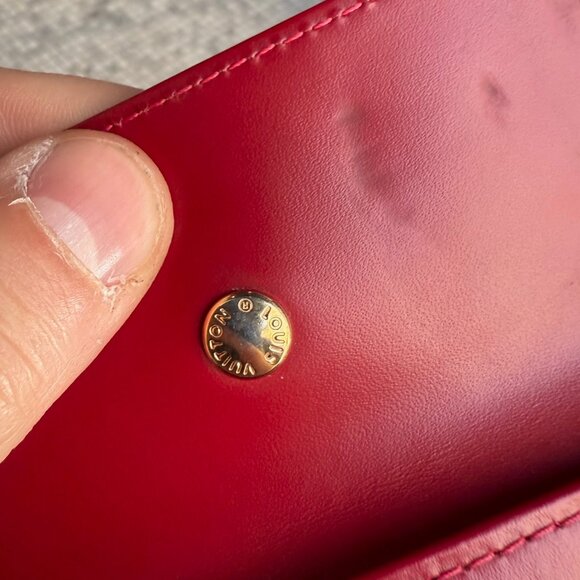 Louis Vuitton Vintage Red Vernis Monogram 4 Key Holder - Picture 13 of 16